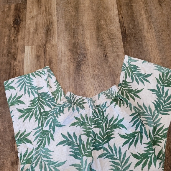 Leaf Print Women's Pants & Top Set - Picture 8 of 12